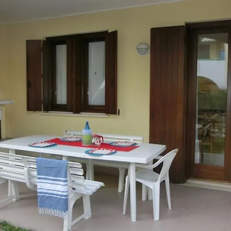 Spacious Flat Perfect For Enjoying Your Vacations アパート ビビオーネ